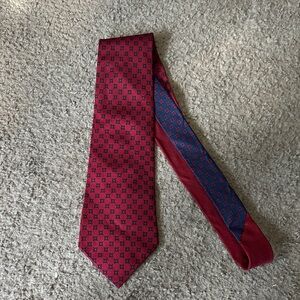 Vintage Tommy Hilfiger Red and Blue Patterned Men's Tie